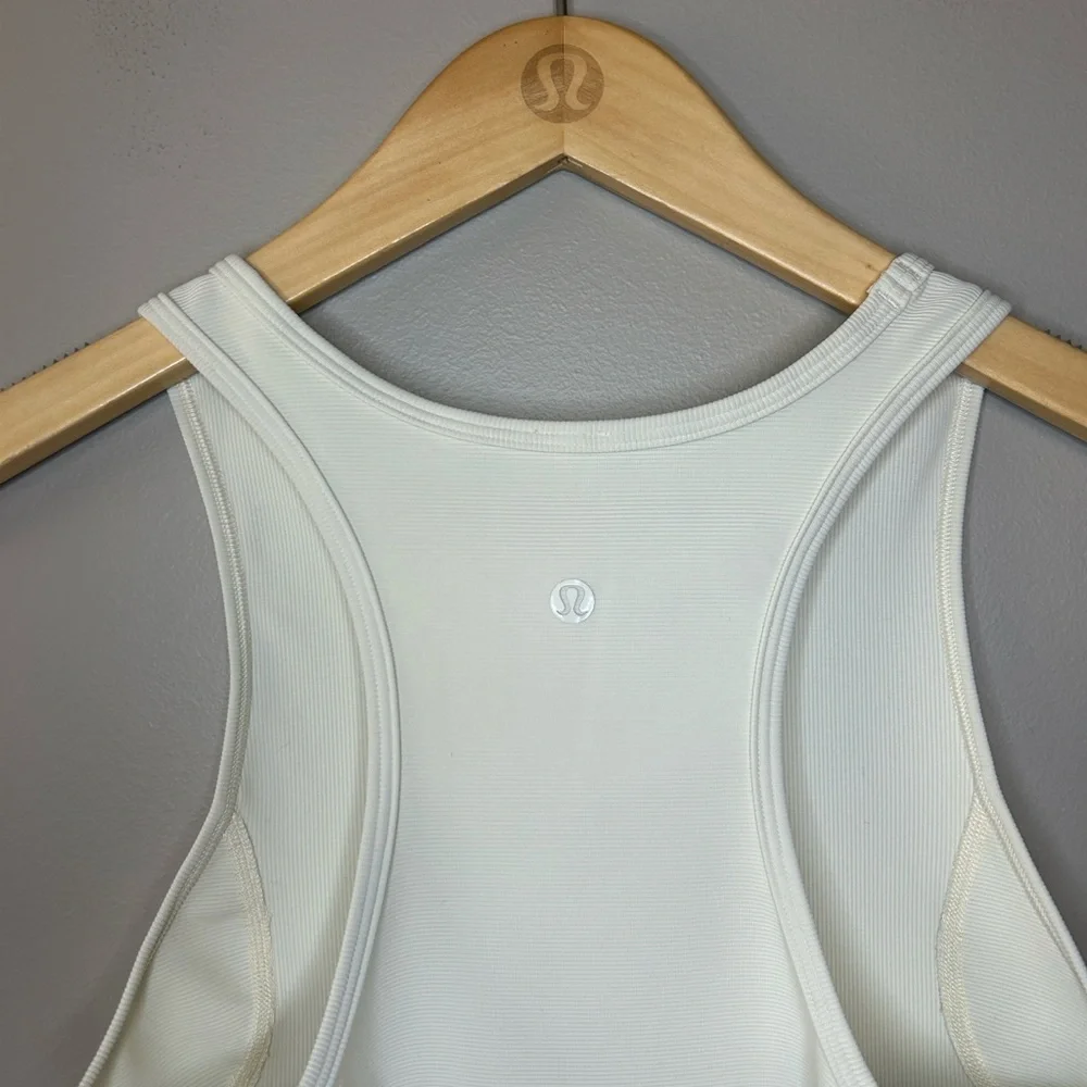 Lululemon Ribbed Contour Racerback Cropped Yoga‎ Tank Top Ivory Cream fits 6/8